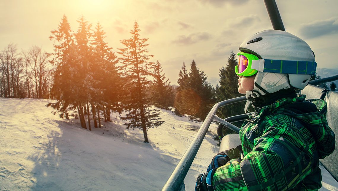 Barn med ski